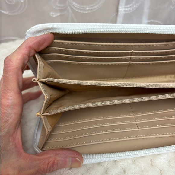 Guess Airlia Color Block Women’s Zip Around Wallet - Picture 5 of 12